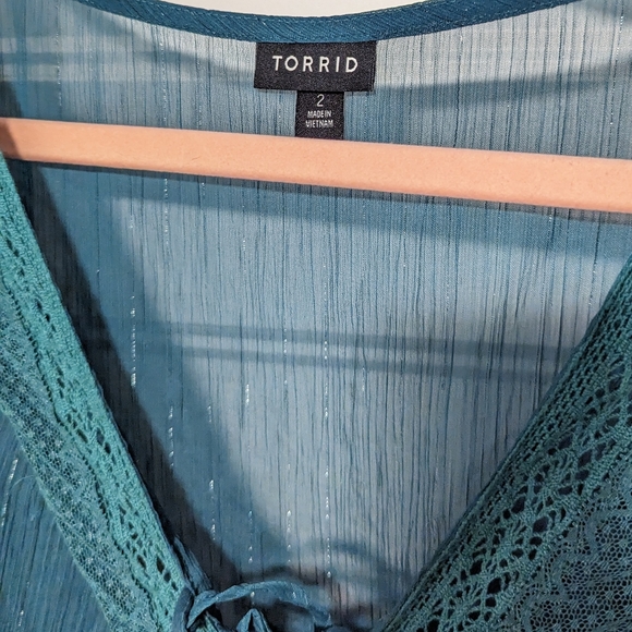 Torrid Babydoll Chiffon Lurex Crochet Detail Lace-Up Blouse Size 2 - Picture 3 of 6